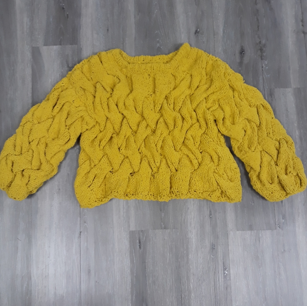Urban Outfitters 🎇🎇EUC🎇🎇 Citron Yellow Chenille Handknit Cable Sweater XS